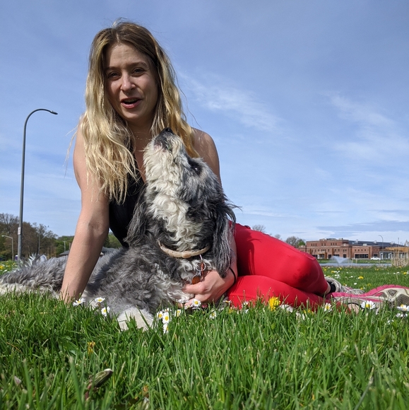 Meet your Posher, Hannah - Picture 2 of 3